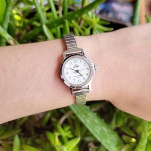 Classic Nelsonic Silver Stretch Watch
